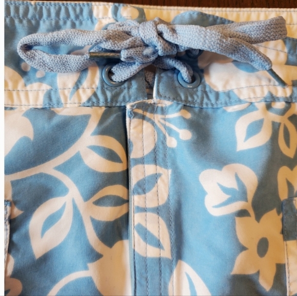 Reversible Board/swim skirt. Front pockets,velcro and shoelace closure. - Picture 13 of 16